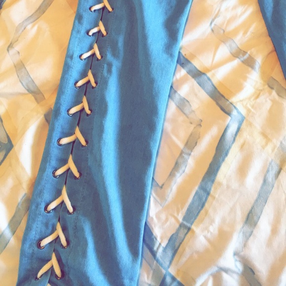 Pants 👖 - Picture 2 of 3